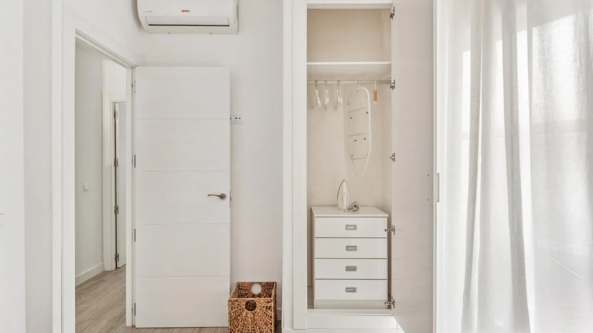 Epidemia & Quite Bedrooms By Ele Apartments Malaga